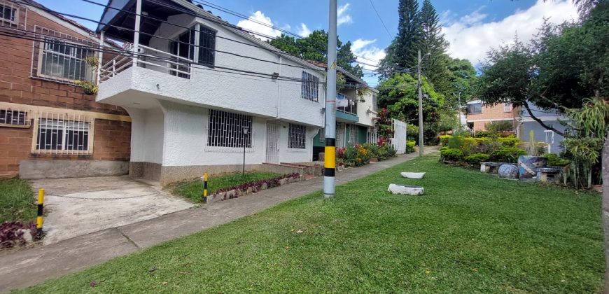 VENDO CASA DÚPLEX EN SANTA MÓNICA 2