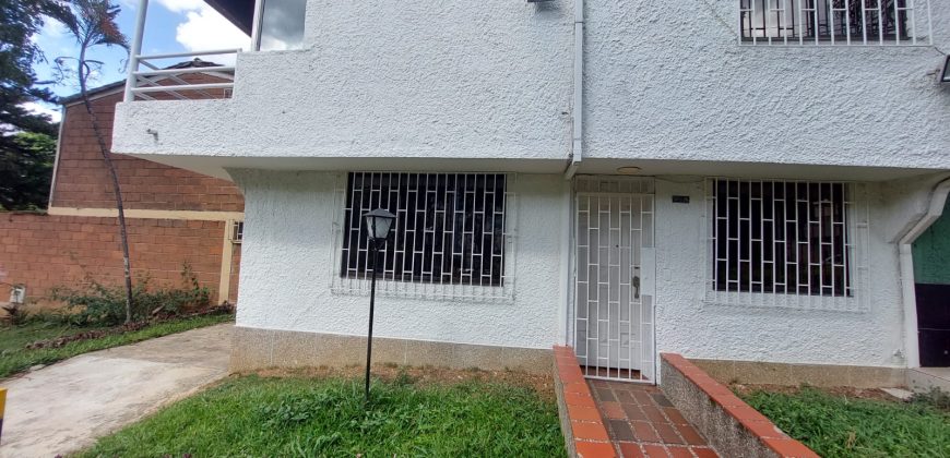 VENDO CASA DÚPLEX EN SANTA MÓNICA 2