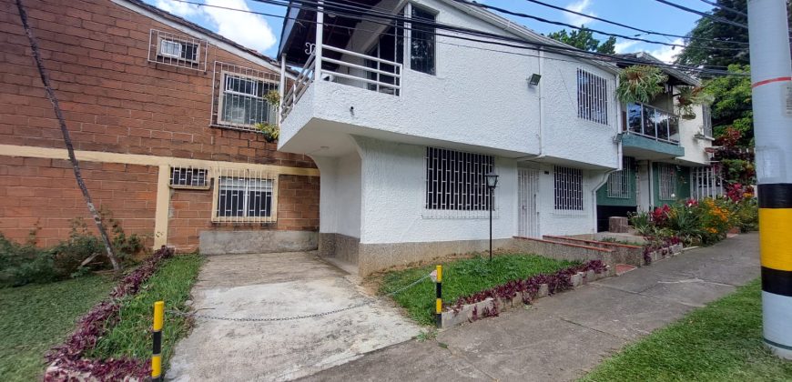 VENDO CASA DÚPLEX EN SANTA MÓNICA 2