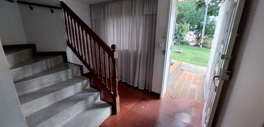 VENDO CASA DÚPLEX EN SANTA MÓNICA 2