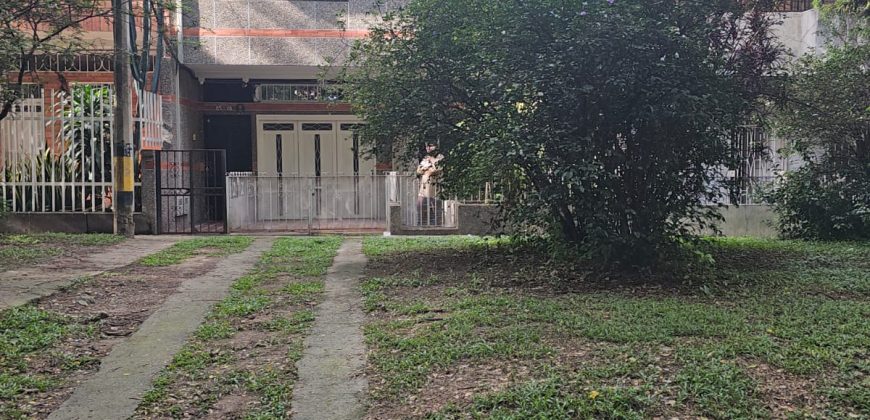 VENDO CASA EN LA FLORESTA