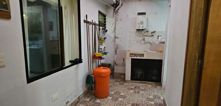 VENDO CASA EN LA FLORESTA