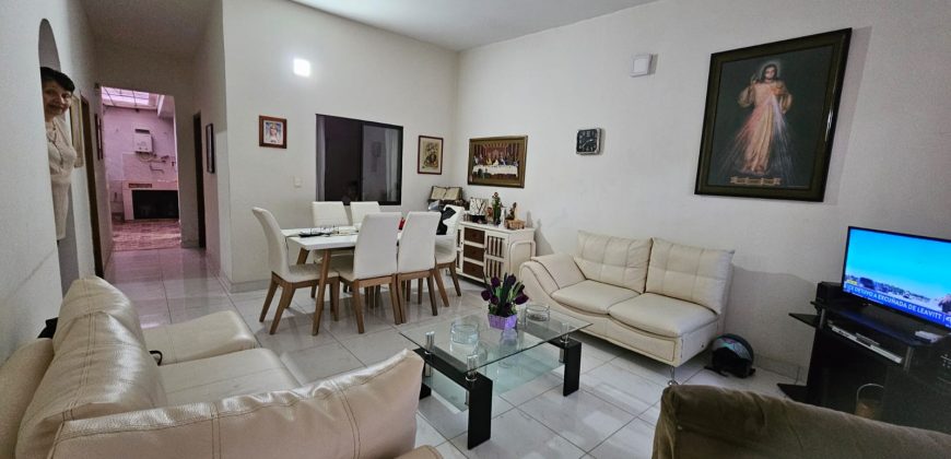 VENDO CASA EN LA FLORESTA