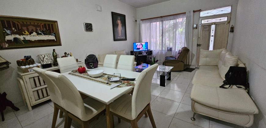 VENDO CASA EN LA FLORESTA