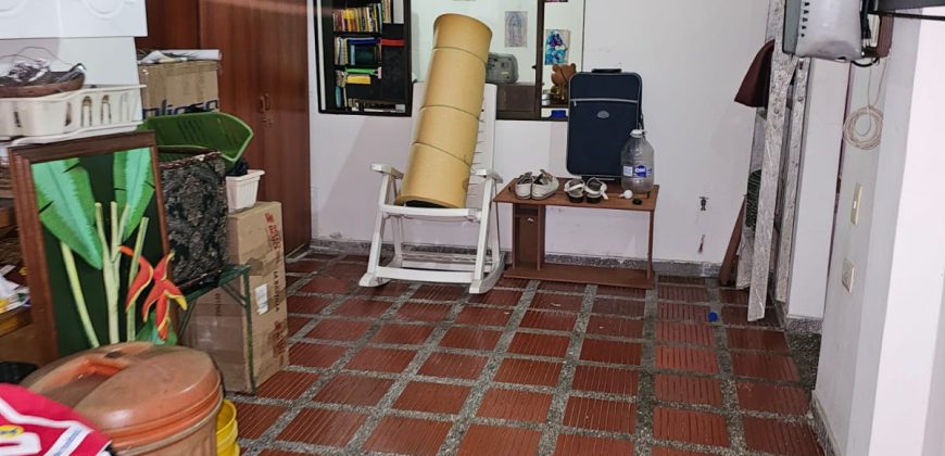 VENDO CASA EN LA FLORESTA