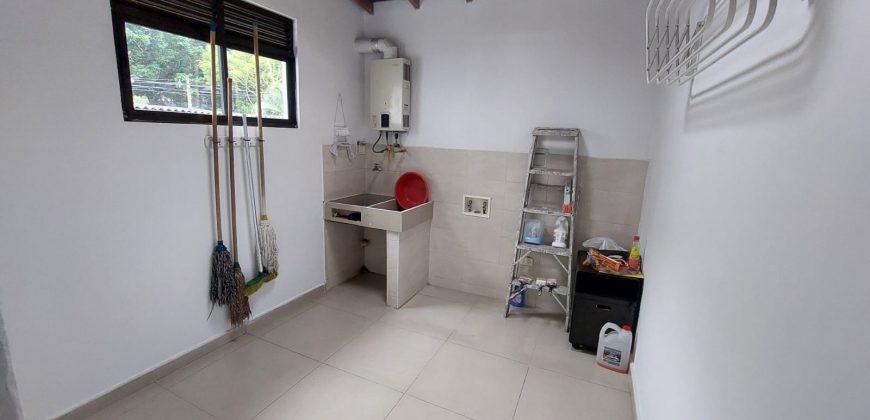 ARRIENDO CASA EN LOS ALMENDROS