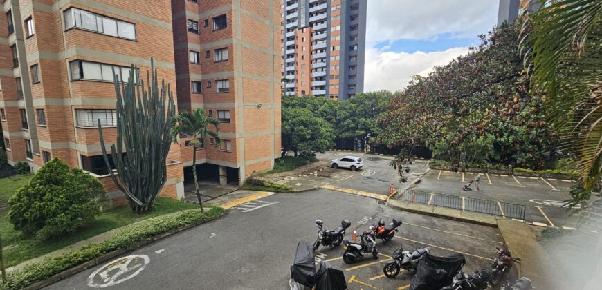 VENDO APARTAMENTO LOMA DE LOS BERNAL