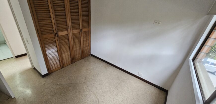 VENDO APARTAMENTO LOMA DE LOS BERNAL