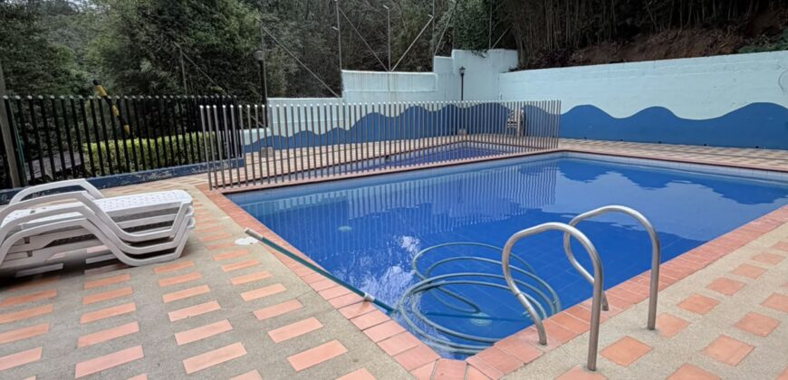 VENDO APARTAMENTO LOMA DE LOS BERNAL