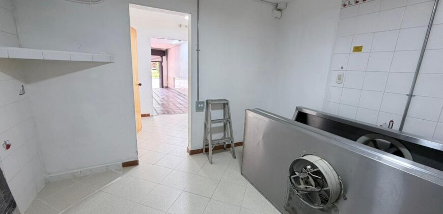 ARRIENDO LOCAL COMERCIAL EN LAURELES
